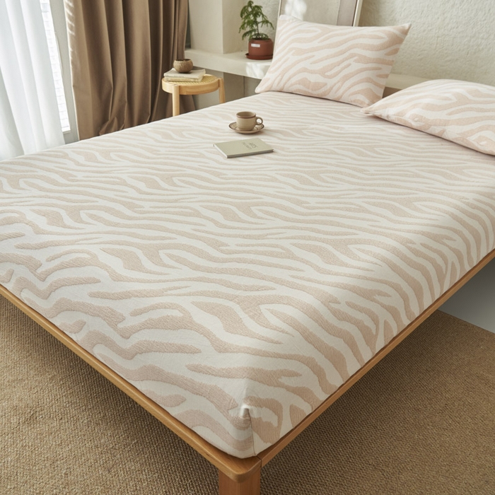 91家纺网 家纺一手货源 找家纺 早晨家纺 2025新款三层纱纯棉提花床笠 斑马纹床笠-咖色