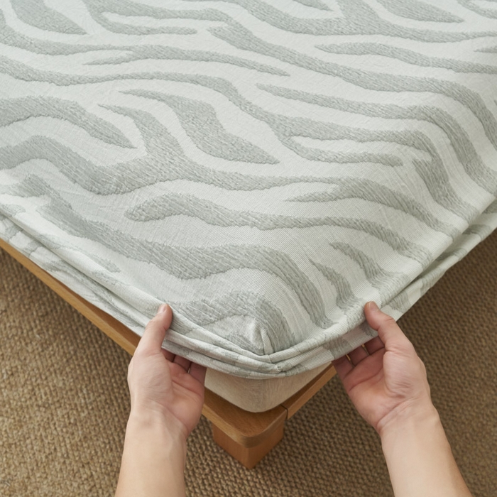 91家纺网 家纺一手货源 找家纺 早晨家纺 2025新款三层纱纯棉提花床笠 斑马纹床笠-浅蓝