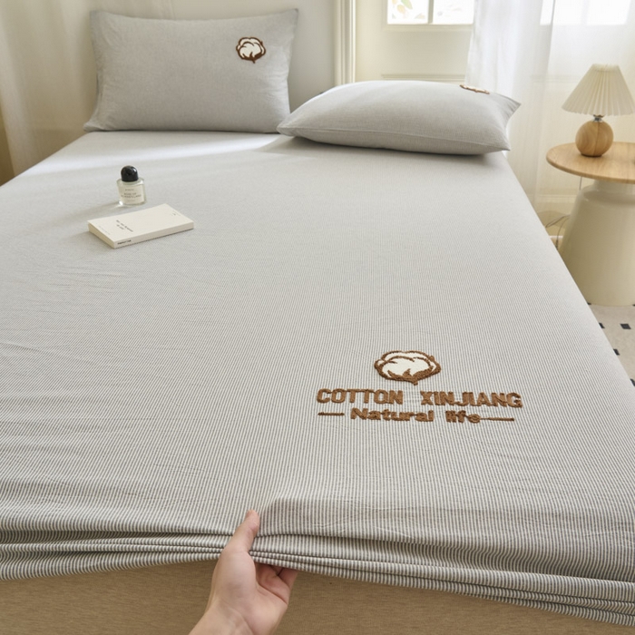 91家纺网 家纺一手货源 找家纺 早晨家纺 2025新款色织纯棉水洗棉毛巾绣床笠 流年床笠-深灰