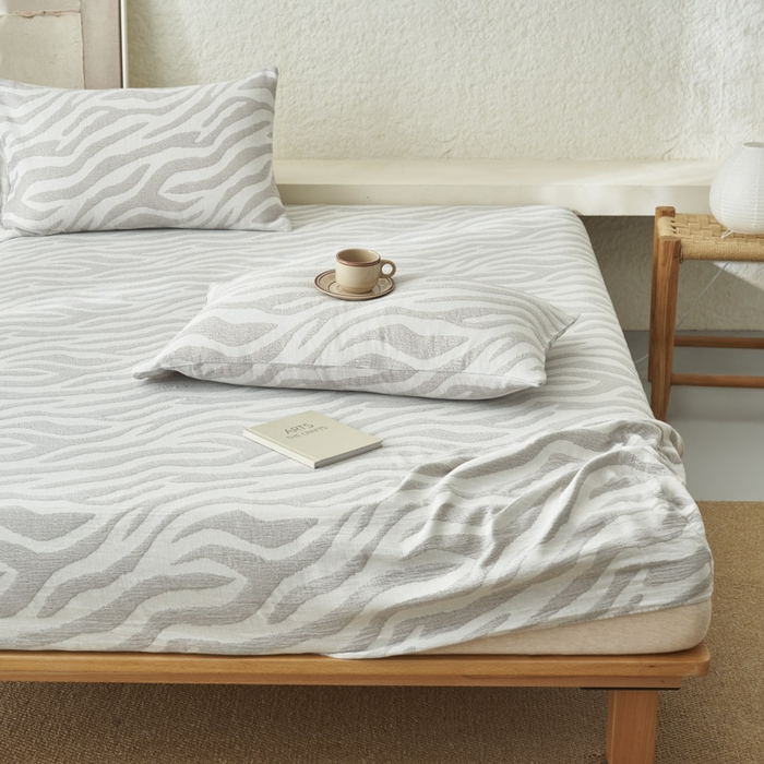 91家纺网 家纺一手货源 找家纺 早晨家纺 2025新款三层纱纯棉提花床笠 斑马纹床笠-浅灰