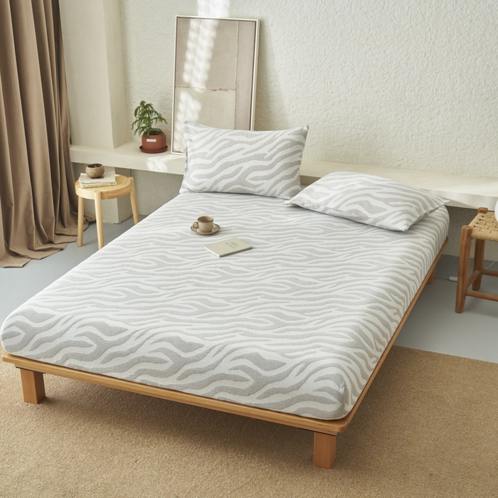 91家纺网 家纺一手货源 找家纺 早晨家纺 2025新款三层纱纯棉提花床笠 斑马纹床笠-浅灰