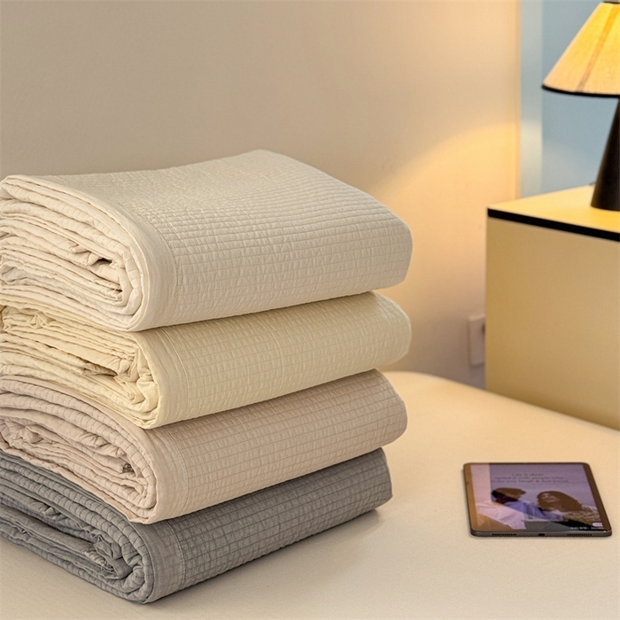 91家纺网 家纺一手货源 找家纺 （总）期遇家居 2025新款60支床盖极简直条绗缝韩国砂洗染色双面全棉纯棉床盖