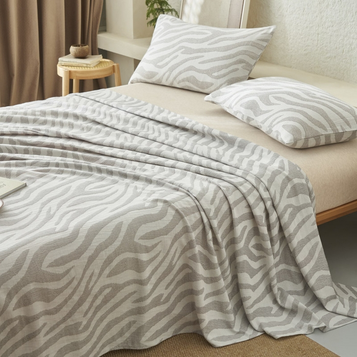 91家纺网 家纺一手货源 找家纺 早晨家纺 2025新款三层纱纯棉提花床单 斑马纹床单-浅灰