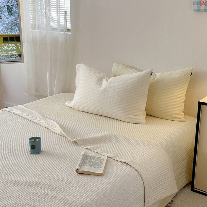 91家纺网 家纺一手货源 找家纺 期遇家居 2025新款60支床盖极简直条绗缝韩国砂洗染色双面全棉纯棉床盖 极简砂洗白