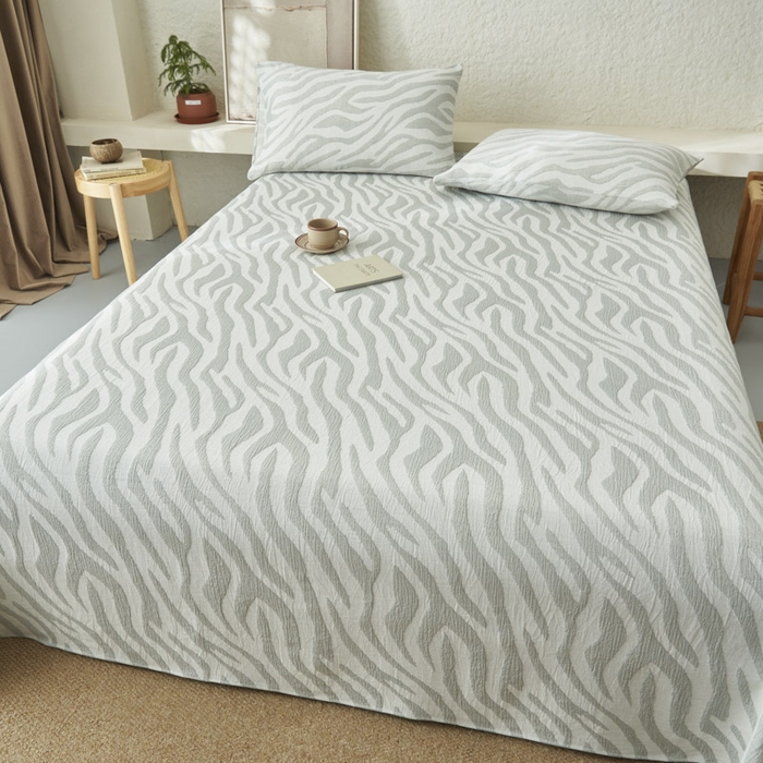 91家纺网 家纺一手货源 找家纺 早晨家纺 2025新款三层纱纯棉提花床单 斑马纹床单-浅蓝