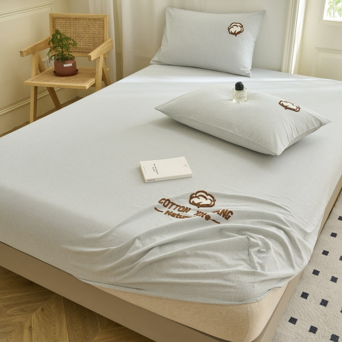 91家纺网 家纺一手货源 找家纺 早晨家纺 2025新款色织纯棉水洗棉毛巾绣床笠 流年床笠-浅兰