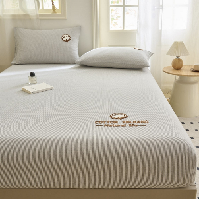 91家纺网 家纺一手货源 找家纺 早晨家纺 2025新款色织纯棉水洗棉毛巾绣床笠 流年床笠-深灰