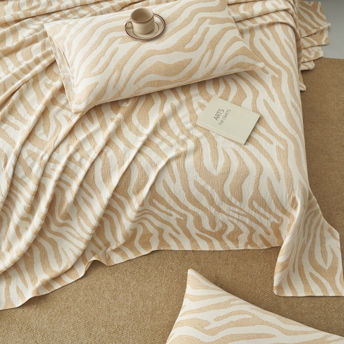 91家纺网 家纺一手货源 找家纺 早晨家纺 2025新款三层纱纯棉提花床单 斑马纹床单-驼色