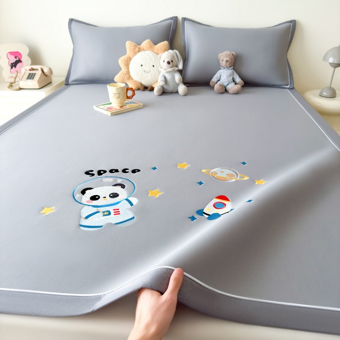 91家纺网 家纺一手货源 找家纺 九花鹿 2025新款凉感PE卡通冰丝席-凉席款 宇航员