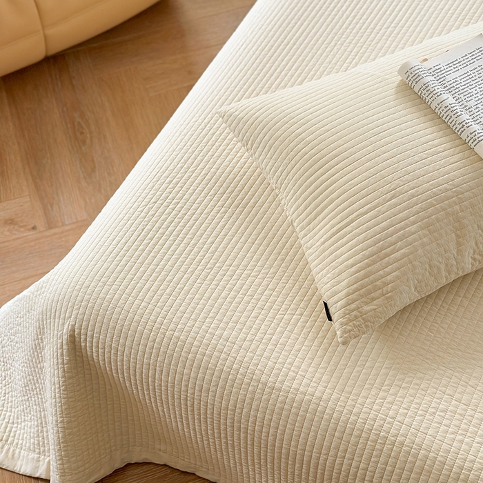 91家纺网 家纺一手货源 找家纺 期遇家居 2025新款60支床盖极简直条绗缝韩国砂洗染色双面全棉纯棉床盖 极简砂洗黄