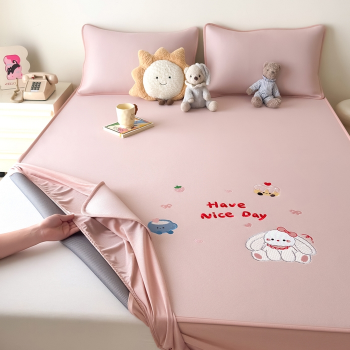 91家纺网 家纺一手货源 找家纺 九花鹿 2025新款凉感PE卡通冰丝席-床笠款 床笠款-派对小兔