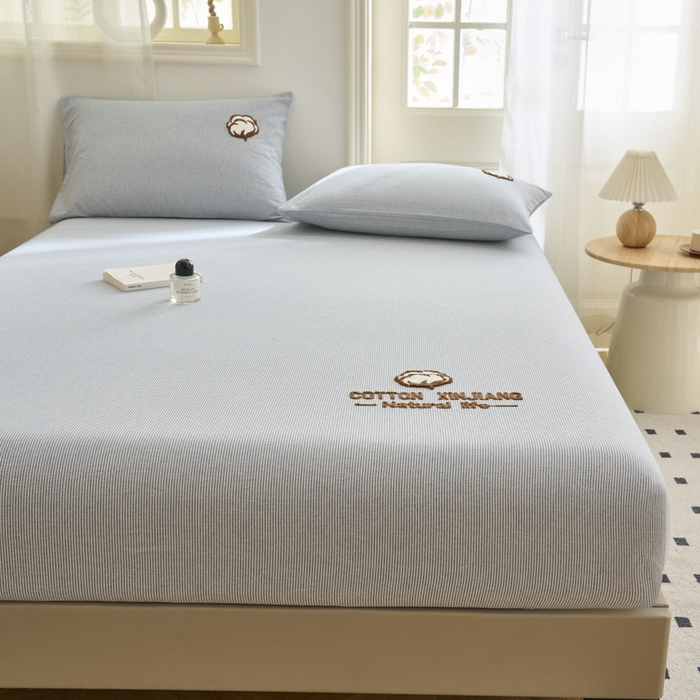 91家纺网 家纺一手货源 找家纺 早晨家纺 2025新款色织纯棉水洗棉毛巾绣床笠 流年床笠-深兰