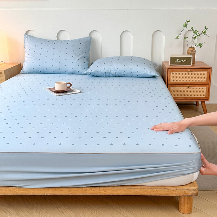 91家纺网 家纺一手货源 找家纺 笠裙家纺 2025新款进口凉感莱赛尔天丝床笠套三件套 爱心蓝