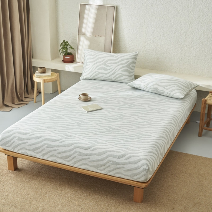 91家纺网 家纺一手货源 找家纺 早晨家纺 2025新款三层纱纯棉提花床笠 斑马纹床笠-浅蓝