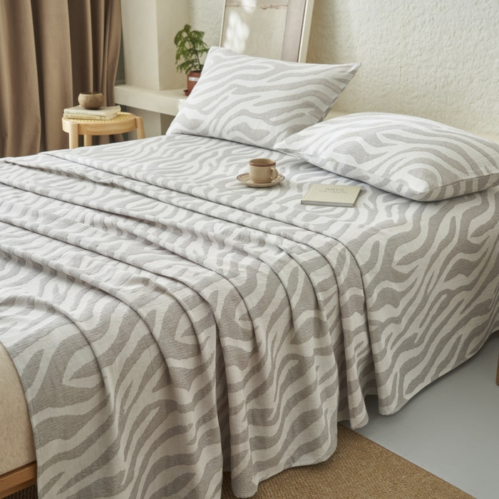 91家纺网 家纺一手货源 找家纺 早晨家纺 2025新款三层纱纯棉提花床单 斑马纹床单-浅灰