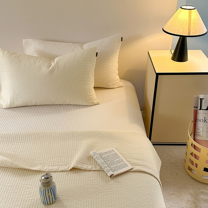 91家纺网 家纺一手货源 找家纺 期遇家居 2025新款60支床盖极简直条绗缝韩国砂洗染色双面全棉纯棉床盖 极简砂洗黄