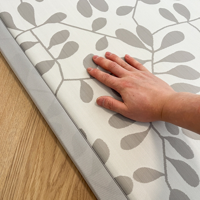 91家纺网 家纺一手货源 找家纺 宜代光年 2025新款冷凝丝提花凉席多功能地垫 凉感叶繁床垫-灰