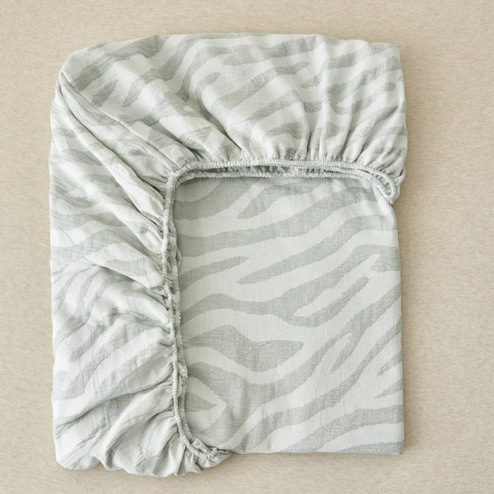 91家纺网 家纺一手货源 找家纺 早晨家纺 2025新款三层纱纯棉提花床笠 斑马纹床笠-浅蓝