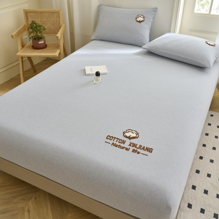 91家纺网 家纺一手货源 找家纺 早晨家纺 2025新款色织纯棉水洗棉毛巾绣床笠 流年床笠-深兰