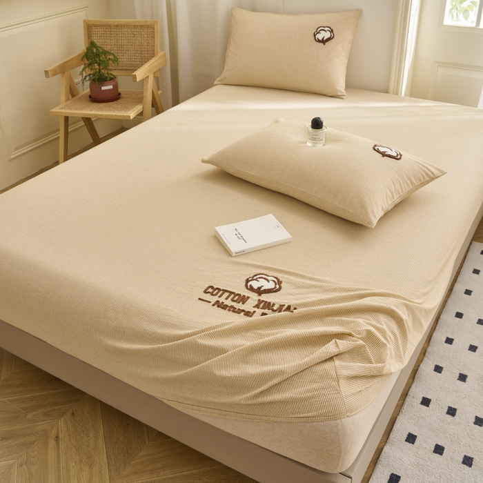 91家纺网 家纺一手货源 找家纺 早晨家纺 2025新款色织纯棉水洗棉毛巾绣床笠 流年床笠-姜黄