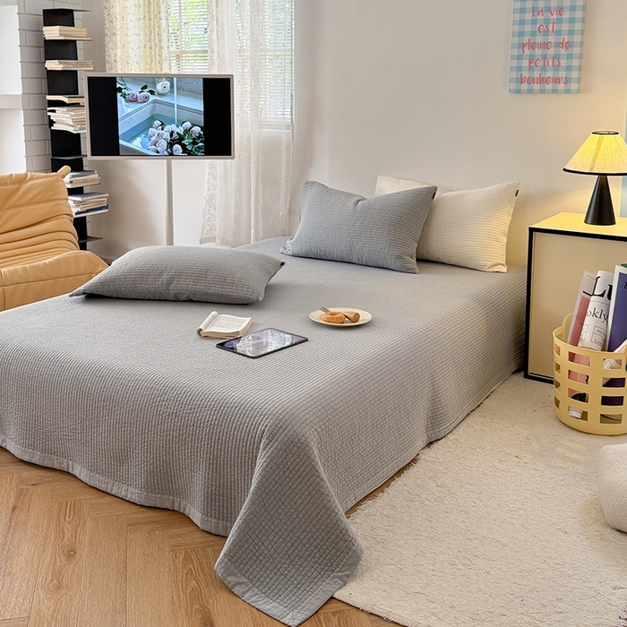 91家纺网 家纺一手货源 找家纺 期遇家居 2025新款60支床盖极简直条绗缝韩国砂洗染色双面全棉纯棉床盖 极简砂洗灰
