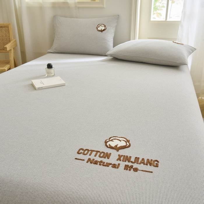 91家纺网 家纺一手货源 找家纺 早晨家纺 2025新款色织纯棉水洗棉毛巾绣床笠 流年床笠-深灰