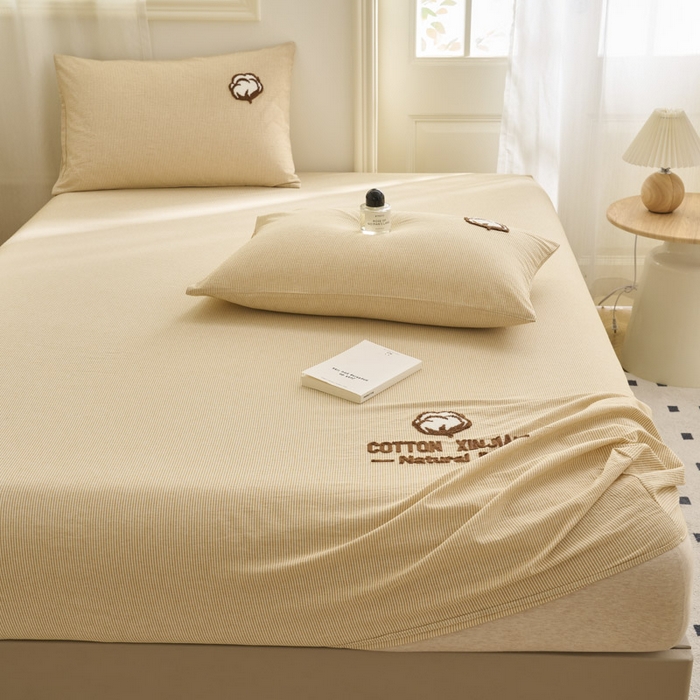 91家纺网 家纺一手货源 找家纺 早晨家纺 2025新款色织纯棉水洗棉毛巾绣床笠 流年床笠-姜黄