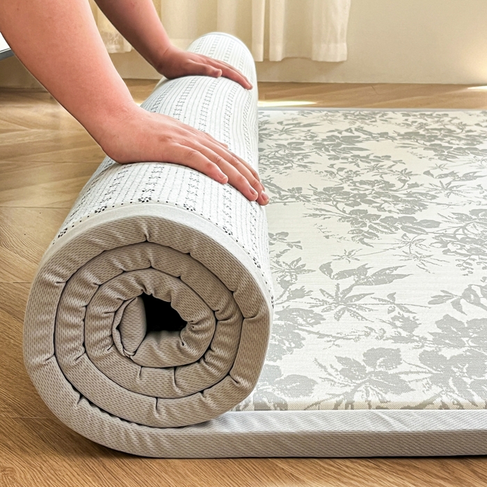 91家纺网 家纺一手货源 找家纺 宜代光年 2025新款冷凝丝提花凉席多功能地垫 凉感繁花床垫-灰