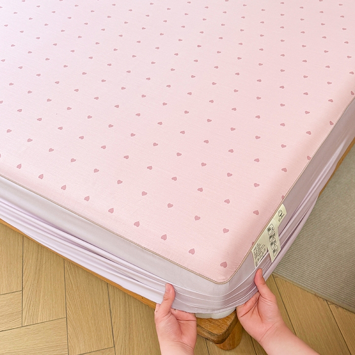 91家纺网 家纺一手货源 找家纺 笠裙家纺 2025新款进口凉感莱赛尔天丝床笠套三件套 爱心粉