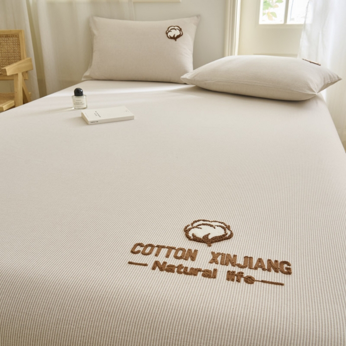 91家纺网 家纺一手货源 找家纺 早晨家纺 2025新款色织纯棉水洗棉毛巾绣床笠 流年床笠-米咖