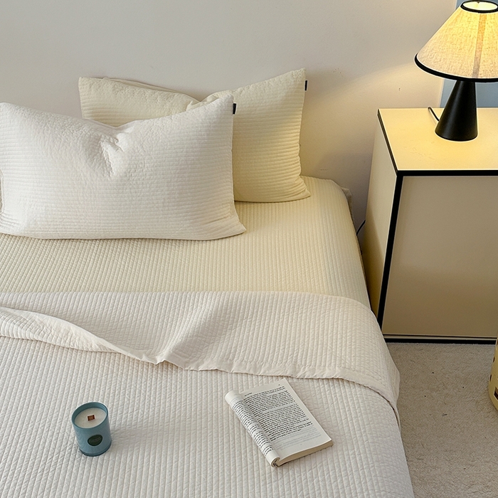 91家纺网 家纺一手货源 找家纺 （总）期遇家居 2025新款60支床盖极简直条绗缝韩国砂洗染色双面全棉纯棉床盖