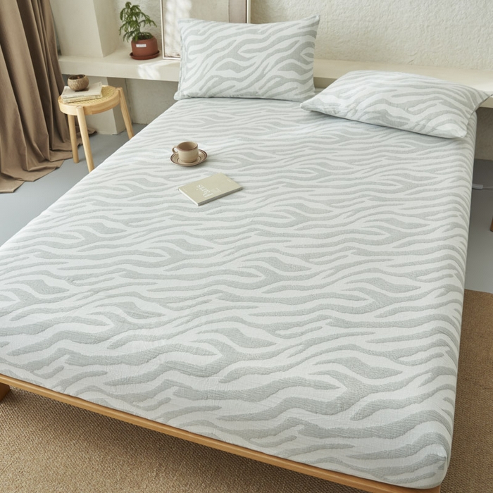 91家纺网 家纺一手货源 找家纺 早晨家纺 2025新款三层纱纯棉提花床笠 斑马纹床笠-浅蓝