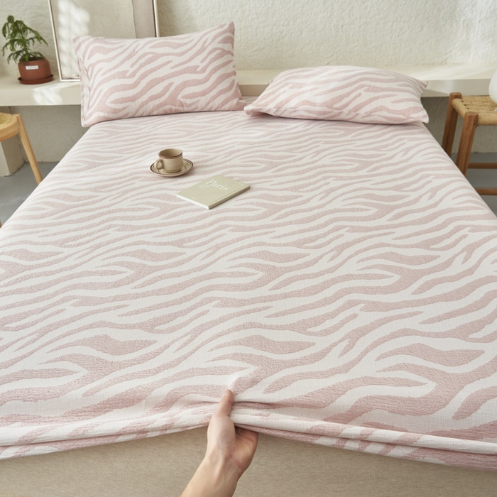 91家纺网 家纺一手货源 找家纺 早晨家纺 2025新款三层纱纯棉提花床笠 斑马纹床笠-豆沙