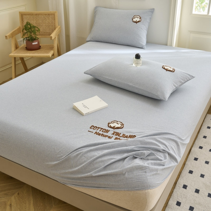 91家纺网 家纺一手货源 找家纺 早晨家纺 2025新款色织纯棉水洗棉毛巾绣床笠 流年床笠-深兰