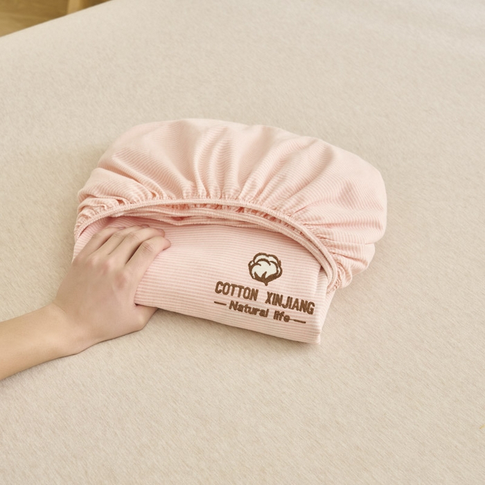 91家纺网 家纺一手货源 找家纺 早晨家纺 2025新款色织纯棉水洗棉毛巾绣床笠 流年床笠-浅粉