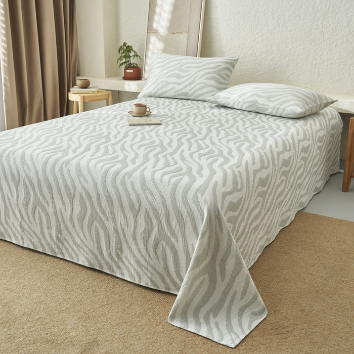 91家纺网 家纺一手货源 找家纺 早晨家纺 2025新款三层纱纯棉提花床单 斑马纹床单-浅蓝