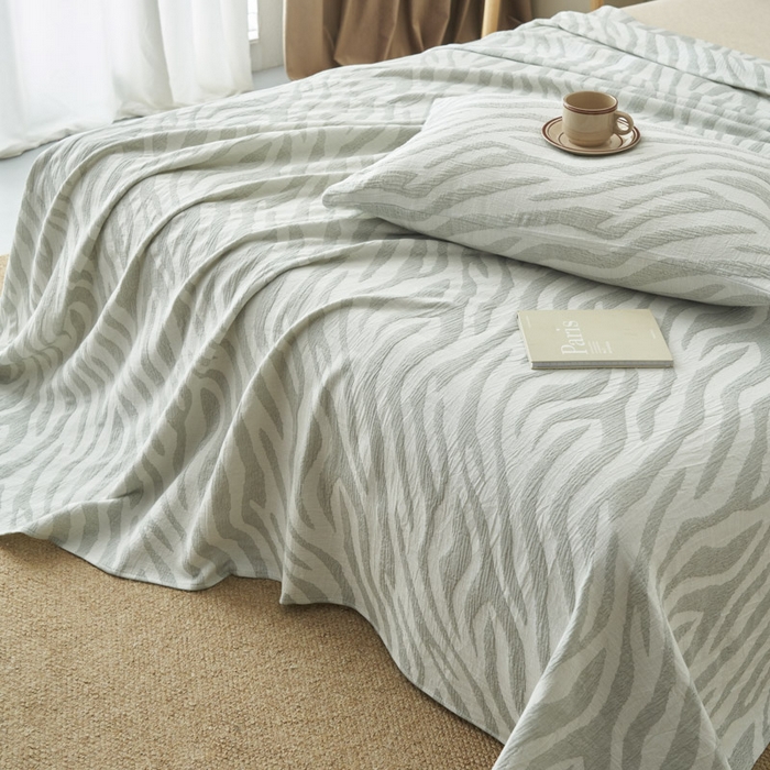 91家纺网 家纺一手货源 找家纺 早晨家纺 2025新款三层纱纯棉提花床单 斑马纹床单-浅蓝