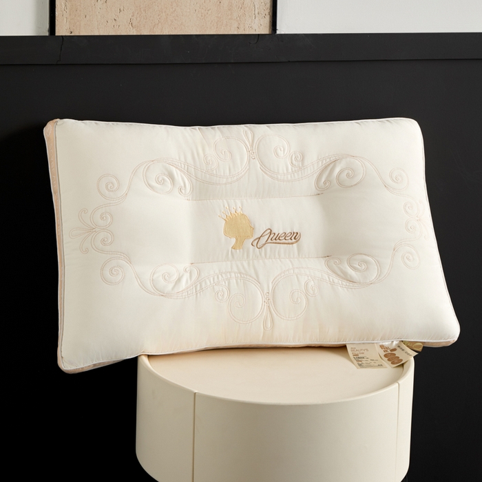 91家纺网 家纺一手货源 找家纺 （总）昕科 2025新款立体绣花贵妃枕-刺绣成人枕头性价比高枕芯