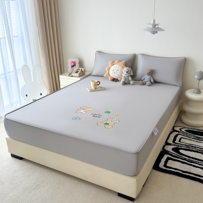 91家纺网 家纺一手货源 找家纺 九花鹿 2025新款凉感PE卡通冰丝席-床笠款 床笠款-幸运熊