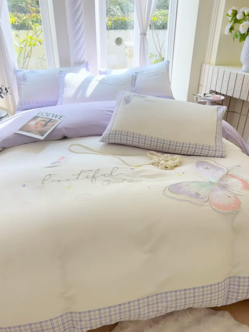 91家纺网 家纺一手货源 找家纺 大麦乐田 2025新款数码印花刺绣四件套 浪漫花蝶 紫