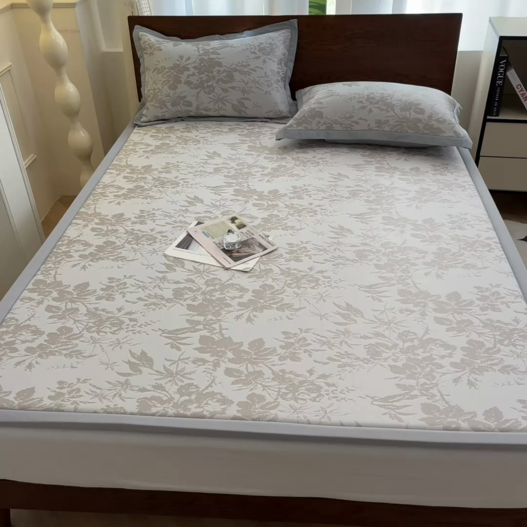 91家纺网 家纺一手货源 找家纺 宜代光年 2025新款冷凝丝提花凉席多功能地垫 凉感繁花床垫-咖