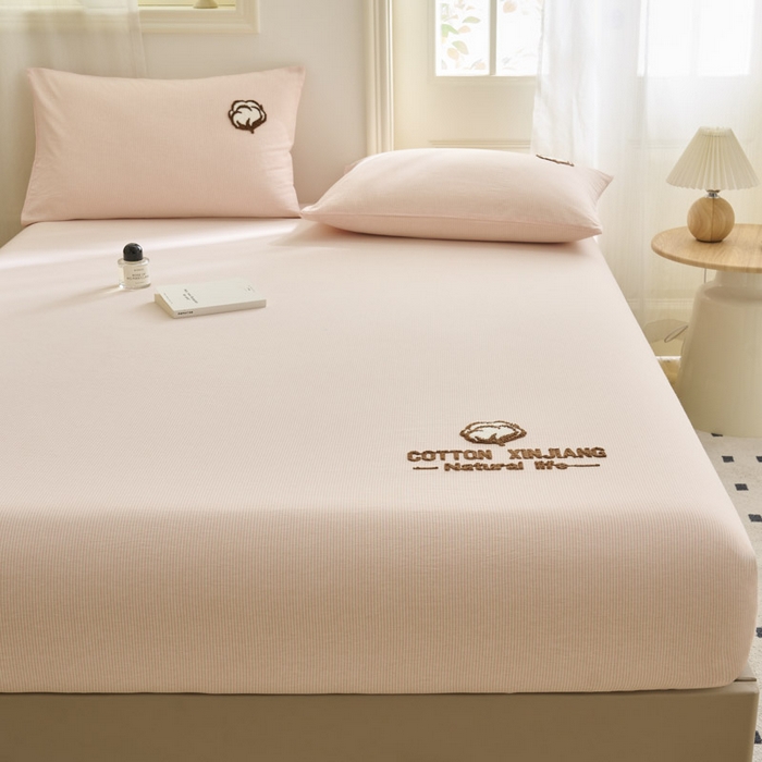 91家纺网 家纺一手货源 找家纺 早晨家纺 2025新款色织纯棉水洗棉毛巾绣床笠 流年床笠-浅粉