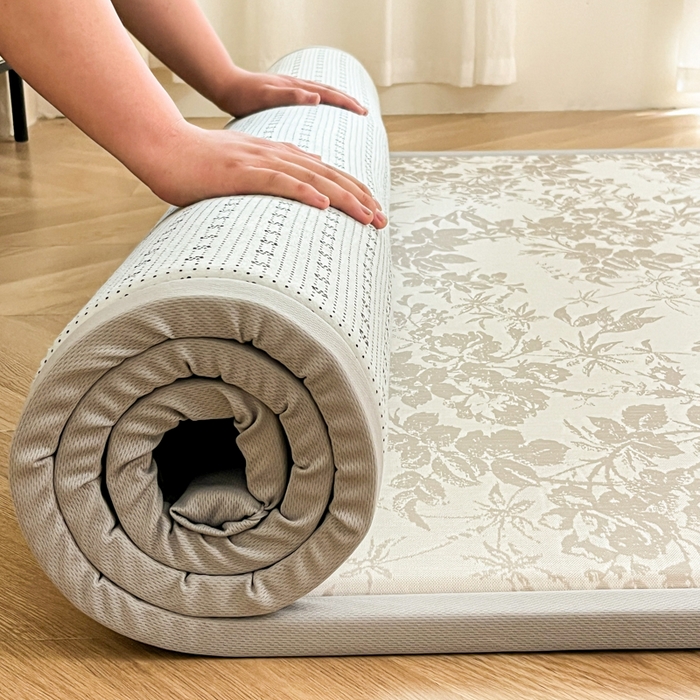 91家纺网 家纺一手货源 找家纺 宜代光年 2025新款冷凝丝提花凉席多功能地垫 凉感繁花床垫-咖