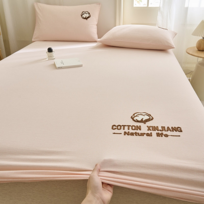 91家纺网 家纺一手货源 找家纺 早晨家纺 2025新款色织纯棉水洗棉毛巾绣床笠 流年床笠-浅粉