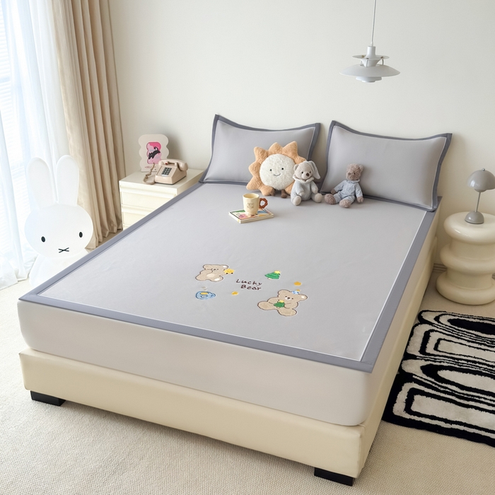 91家纺网 家纺一手货源 找家纺 九花鹿 2025新款凉感PE卡通冰丝席-凉席款 幸运熊