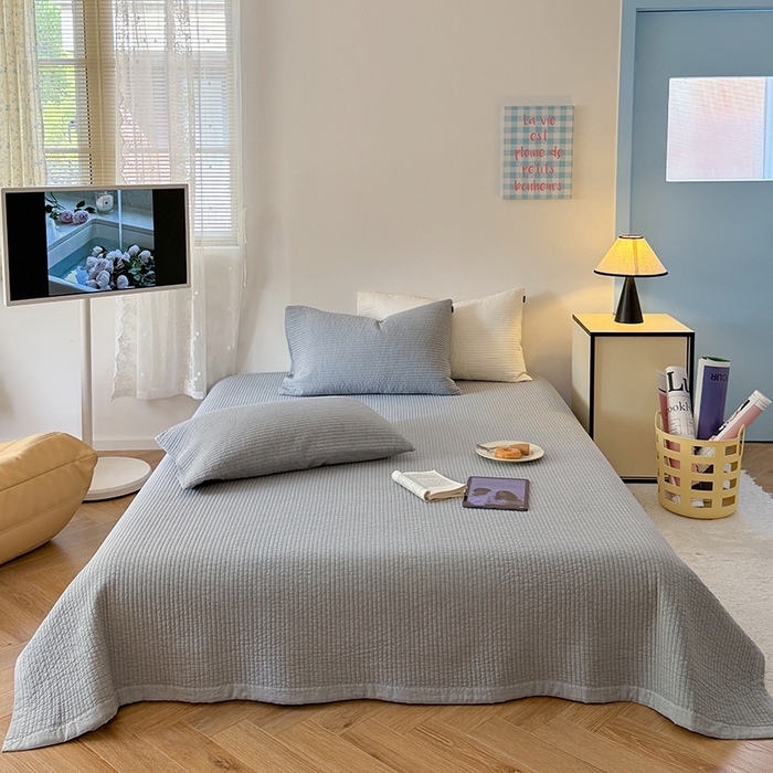 91家纺网 家纺一手货源 找家纺 期遇家居 2025新款60支床盖极简直条绗缝韩国砂洗染色双面全棉纯棉床盖 极简砂洗灰