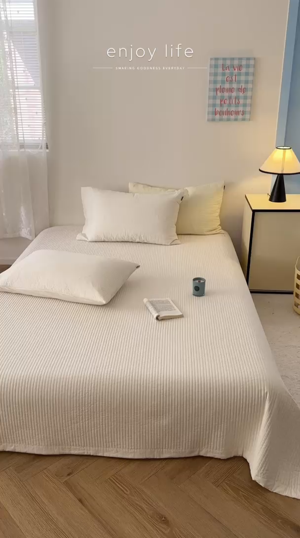 91家纺网 家纺一手货源 找家纺 期遇家居 2025新款60支床盖极简直条绗缝韩国砂洗染色双面全棉纯棉床盖 极简砂洗白