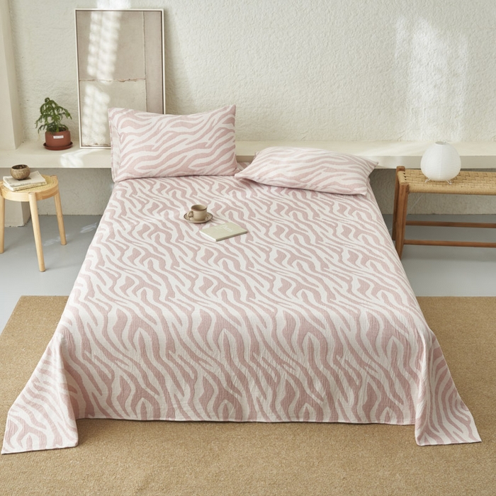 91家纺网 家纺一手货源 找家纺 早晨家纺 2025新款三层纱纯棉提花床单 斑马纹床单-豆沙