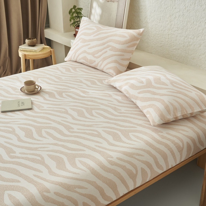 91家纺网 家纺一手货源 找家纺 早晨家纺 2025新款三层纱纯棉提花床笠 斑马纹床笠-咖色