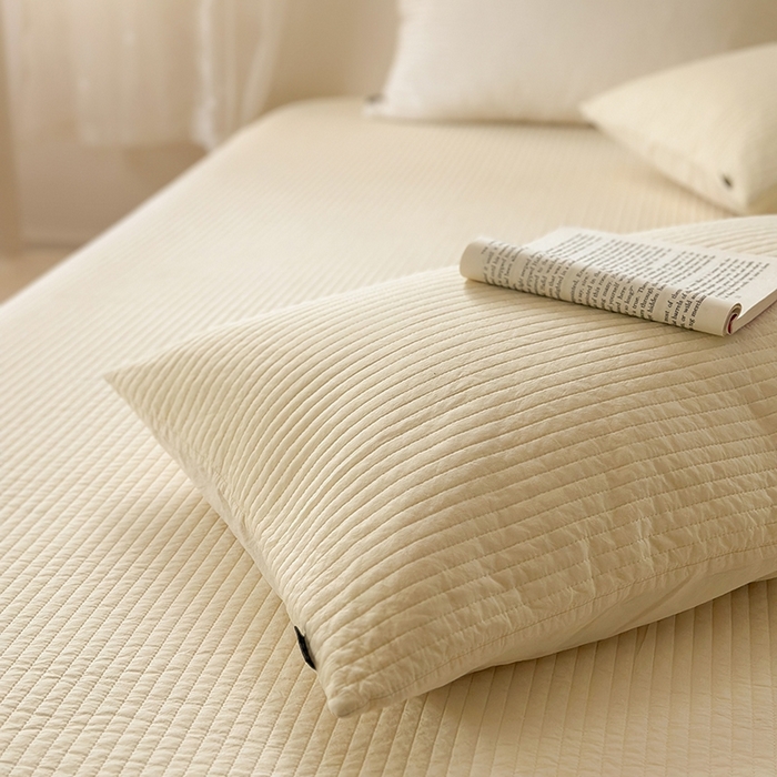 91家纺网 家纺一手货源 找家纺 期遇家居 2025新款60支床盖极简直条绗缝韩国砂洗染色双面全棉纯棉床盖 极简砂洗黄